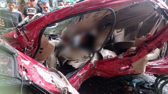 Begini Kronologi Kecelakaan Trailer Seruduk Ertiga di Pertigaan Bungah, Satu Korban Meninggal Dunia