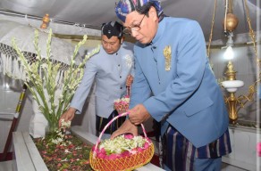 Sambut Puncak HJL, Bupati dan Wabup Lamongan Ziarah Leluhur