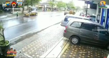 Usai Terlibat Kecelakaan, Polisi dan Driver Grab ini Sepakat Damai