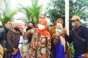 Open House Dadakan, Gubernur Khofifah Ajak Penumpang Speedboat Mampir ke Gedung Grahadi