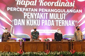 Jelang Idul Adha, Khofifah Minta Bupati/Wali Kota Segera Terbitkan SK Pembentukan Satgas Penanganan PMK