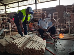 Gaslink Subholding Gas Pertamina Dukung Daya Saing Kerajinan Rotan Indonesia 