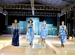 Batik Shibori Jadi Perhatian di Fashion Show Puteri Heritage Indonesia