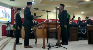SAH Anis Gantikan Rasijan, DPD Golkar : Dalam Memperjuangkan Jangan Duduk, Diam dan Dengar
