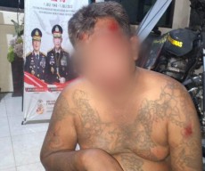 Dorong Motor Keluar dari Showroom, Pria di Gresik Ini Bonyok Dihajar Warga