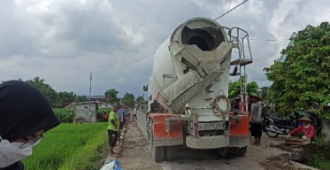 Jalan Sempit, Pengusaha Ayam di Ponorogo Danai Pelebaran Jalan Hingga Ratusan Juta