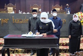 Pemprov dan DPRD Jatim Sahkan Perda Fasilitasi Pengembangan Pesantren