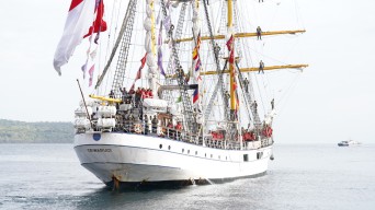 Pelayaran Muhibah Budaya Jalur Rempah 2022 Selesai, Laskar Rempah dan KRI Dewaruci Tiba di Surabaya