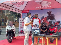 Antusias Warga Surabaya Rasakan Performa New Honda ADV 160
