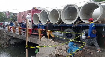 Langganan Macet, Jembatan Tenger Sukamulyo Dilebarkan, Kendaraan Roda Empat Dilarang Melintas Pada Jam Ini