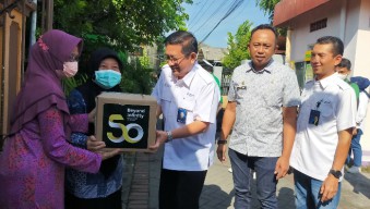 Berbagi Berkah HUT ke 50, Petrokimia Gresik Salurkan 10 Ribu Paket Bantuan