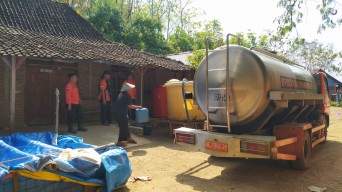 Kekeringan Mulai Melanda Ponorogo, BPBD Dropping Air ke Duri