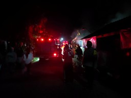Ditinggal Lihat Pertandingan Voli, Rumah Warga Ngawi Terbakar