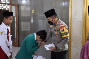 Polres Bojonegoro Beri Santunan Anak Yatim Saat Peringati 10 Muharram 1444 H