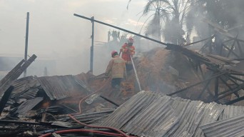 Lagi, Pabrik Kayu di Gresik Ludes Terbakar