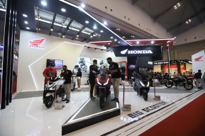Motor Baru Honda ST125 Dax dan New Honda ADV160 Hadir di GIIAS