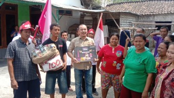 Kuli Bangunan Kaget Dapat Uang 100 Juta Dari Smartfren