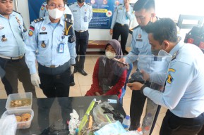 Sambangi Anak di Lapas, Ibu Ini Bawakan Soto Ayam Berisi Sabu