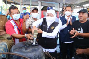 Pastikan Harga Bahan Pokok, Khofifah Sidak Beberapa Pasar di Lamongan