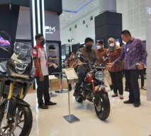 MPM Honda Jatim Hadirkan Motor Baru Honda ST125 Dax dan New Honda ADV160 di GIIAS  Surabaya 2022