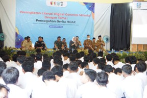 Literasi Digital Di SMANES, Bupati Bojonegoro Ajak Siswa Manfaatkan Beasiswa Pemkab