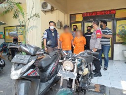 Sambil Mabuk, Pasangan Bukan Suami-istri Asal Surabaya Ini Kerjasama Curi Motor di Gresik