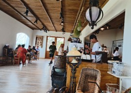 Cari Tempat Nongkrong, Cafe di Prigen Ini Tawarkan Pemandangan Alam Pegunungan