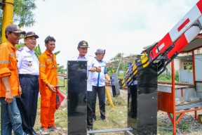 Utamakan Keselamatan Pengendara, Pemkab Lamongan Bangun Palang Pintu Perlintasan KA