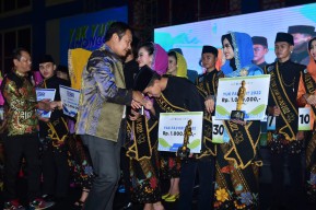 Yak Rizki dan Yuk Diyah Jadi Jawara Yak Yuk Lamongan 2022