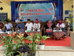 Bersama Istri, Bupati Sugiri Serap Aspirasi ke Desa
