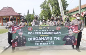 Peringati HUT ke-77 TNI, Polres Lamongan Kirim Kue Ulang Tahun