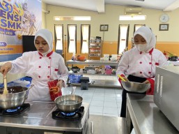 Asa Pelajar SMKN 2 Ponorogo di Tingkat Nasional, Ciptakan Kue Berbentuk Riding Mandalika