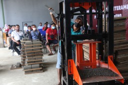 Digerojok Dana Rp 3 Triliun Angka Pengangguran Kota Surabaya Turun 2 Persen