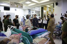 Kecewa Dengan Pelayanan RSUD Dr. Soewandi, Wali Kota Surabaya Marah Hingga Banting Berkas Medis