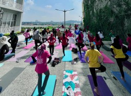 Ada Event Yoga di Icon Apartment, Terbuka Untuk Umum Loh!