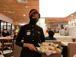 Konsep Baru Pizza Hut ada di Galaxy Mall dan SPI
