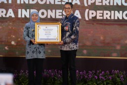 Bank Jatim Dinobatkan Sebagai Lembaga Keuangan Bank Penyalur KUR Terbaik