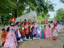 Pesan Krisis Sampah Plastik di Karangkiring Fashion Week
