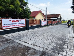Oknum Perangkat Diduga Nikahi Wanita Bersuami, Spanduk Penolakan Bertebaran di Desa Plintahan