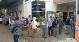5 Ribu Lebih Orang Antri di KPU Bojonegoro Untuk Verivikasi PPS