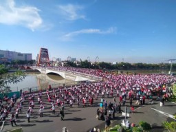 Warga Surabaya Tumpah Ruah Saksikan Pemecahan Rekor Muri Tari Remo Masal