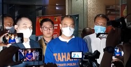 Ditahan Usai Diperiksa 8 Jam, Ferry Irawan : Abi Minta Maaf