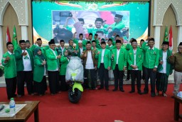 PPP Gresik Terima Motor Listrik dari Bupati, Gus Yani : Bisa Antarkan ke RS