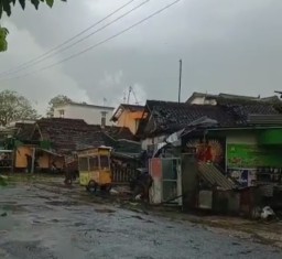 Tiga Kecamatan di Bojonegoro Disapu Angin Puting Beliung