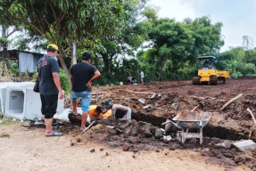 Lumpur Berceceran di Jalan, Kegiatan Pengerukan Lahan di Mojoparon Bangil Disoal Warga