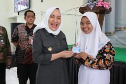 Pemkab Bojonegoro Luncurkan Jemppol Produktif Untuk Urus KTP Bagi Pelajar SLTA