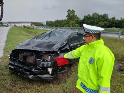 Ban Pecah, Kadis Kesbangpol Kab. Pasuruan Kecelakaan di Tol Gempol-Pasuruan
