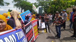Merasa Terganggu, Warga Mojoparon Bangil Unjuk Rasa ke PT MAS