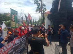 Muncul Demo Desakan Usut Hibah UMKM di Gresik