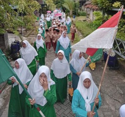 Semarak 1 Abad NU, Fatayat-Muslimat Tingkat Ranting di Gresik Kompak Keliling Desa